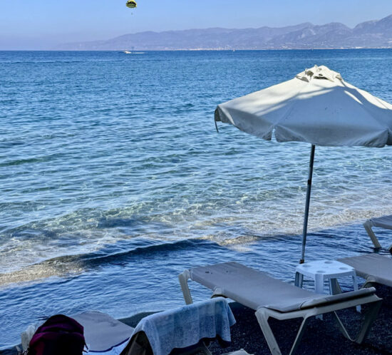 alt="quiet beachfront area in Hersonissos near the center"