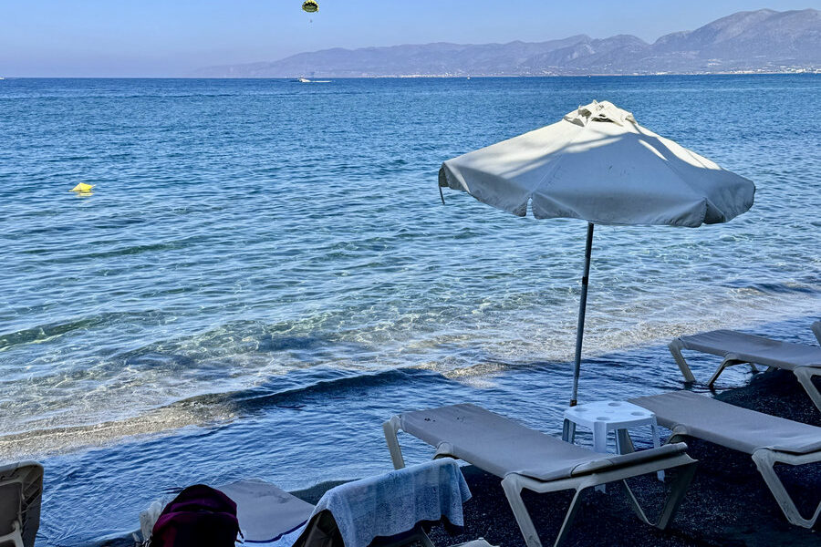 alt="quiet beachfront area in Hersonissos near the center"